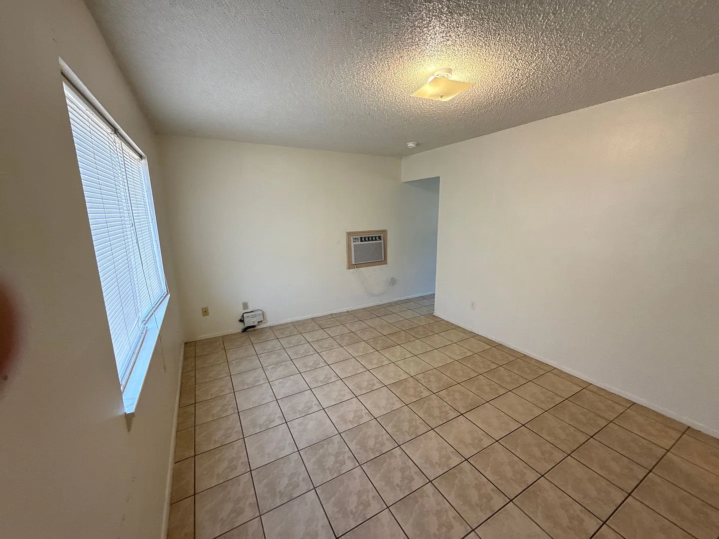 Skyline - 1400 — Photo 3