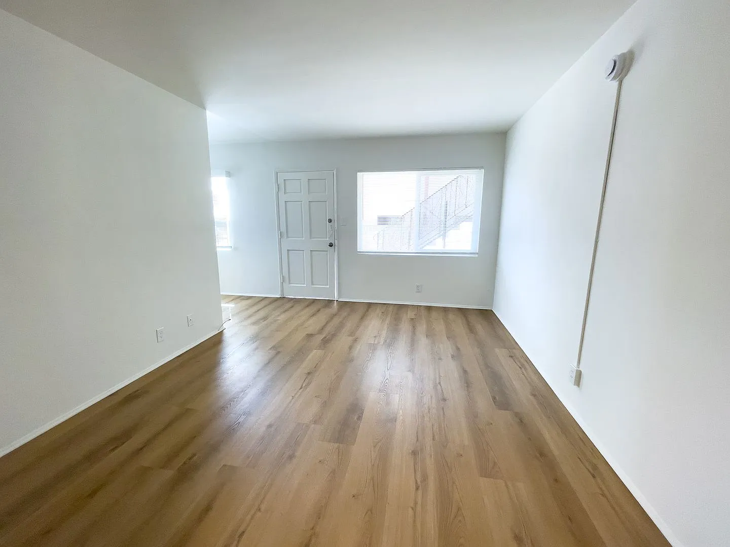 511 N Serrano Ave — Photo 4