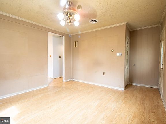 3rd image of 27161 Barton St