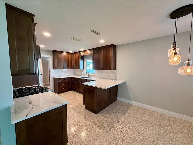 17045 Dolphin Dr — Photo 4