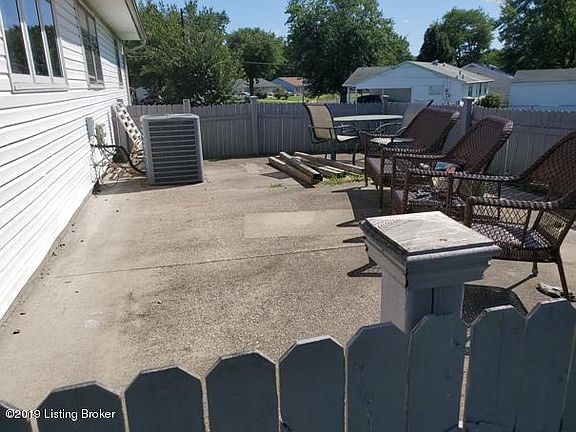 3rd image of 13500 Tennis Blvd
