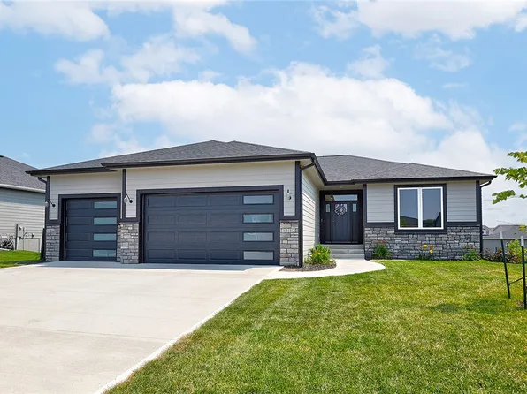 1112 NE 22nd St, Grimes, IA 50111