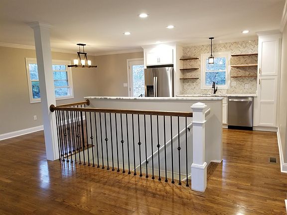 3rd image of 145 Vanderbilt Dr