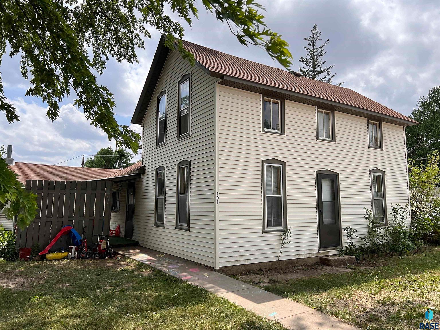 101 E 1st St, Marion, SD 57043 Zillow