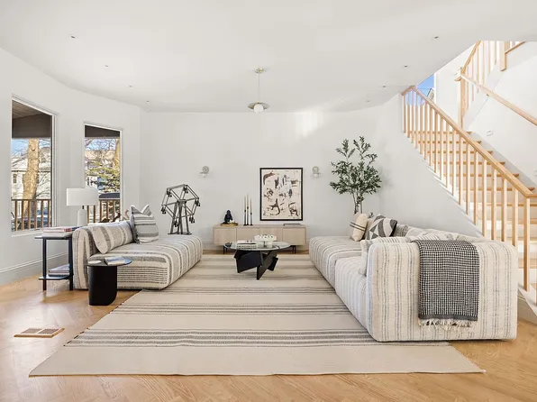 453 Stratford Rd, Brooklyn, NY 11218