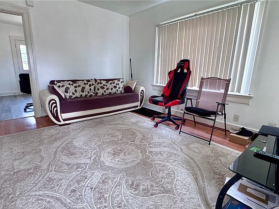 4th image of 1539 Chapel St