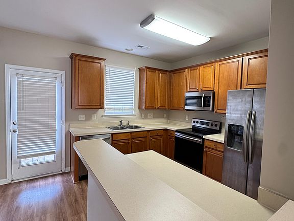 3rd image of 109 Tylerway Ln