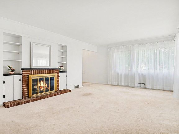 4th image of 1821 Rockne Dr