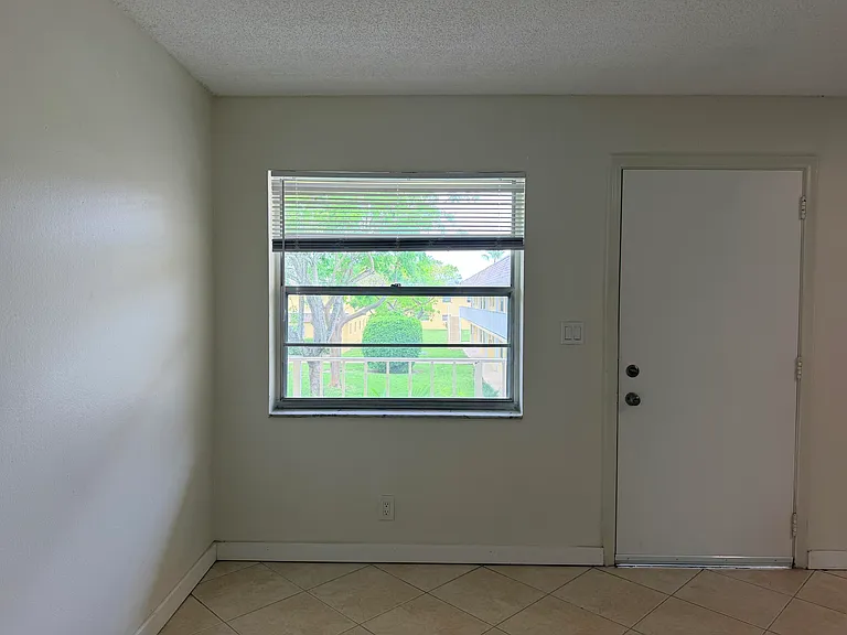 5174 NE 6th Ave #526 — Photo 6