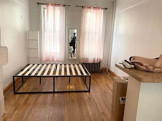 Rented by Metroline Realty | media 2