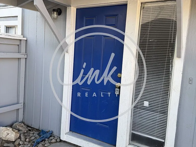 3190-3196 Woodside Dr — Photo 1