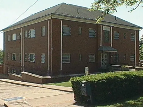 1303 Bedford Rd, Masury, OH 44438