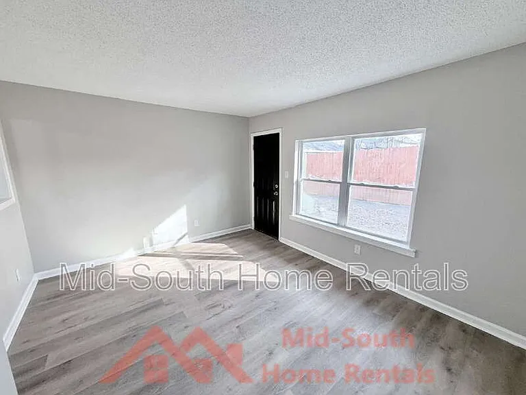 139 N Claybrook St #9 — Photo 7