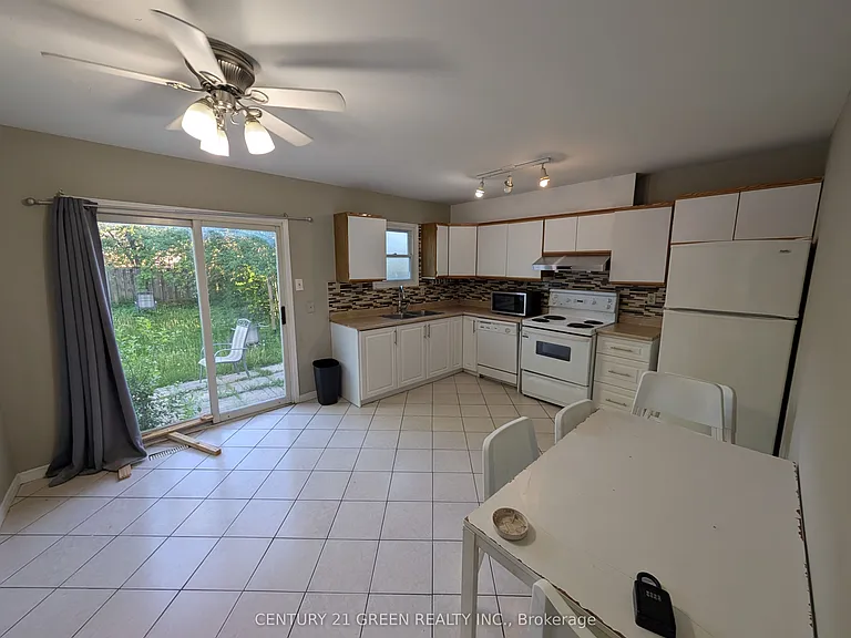 61 Ashley Cres — Photo 11
