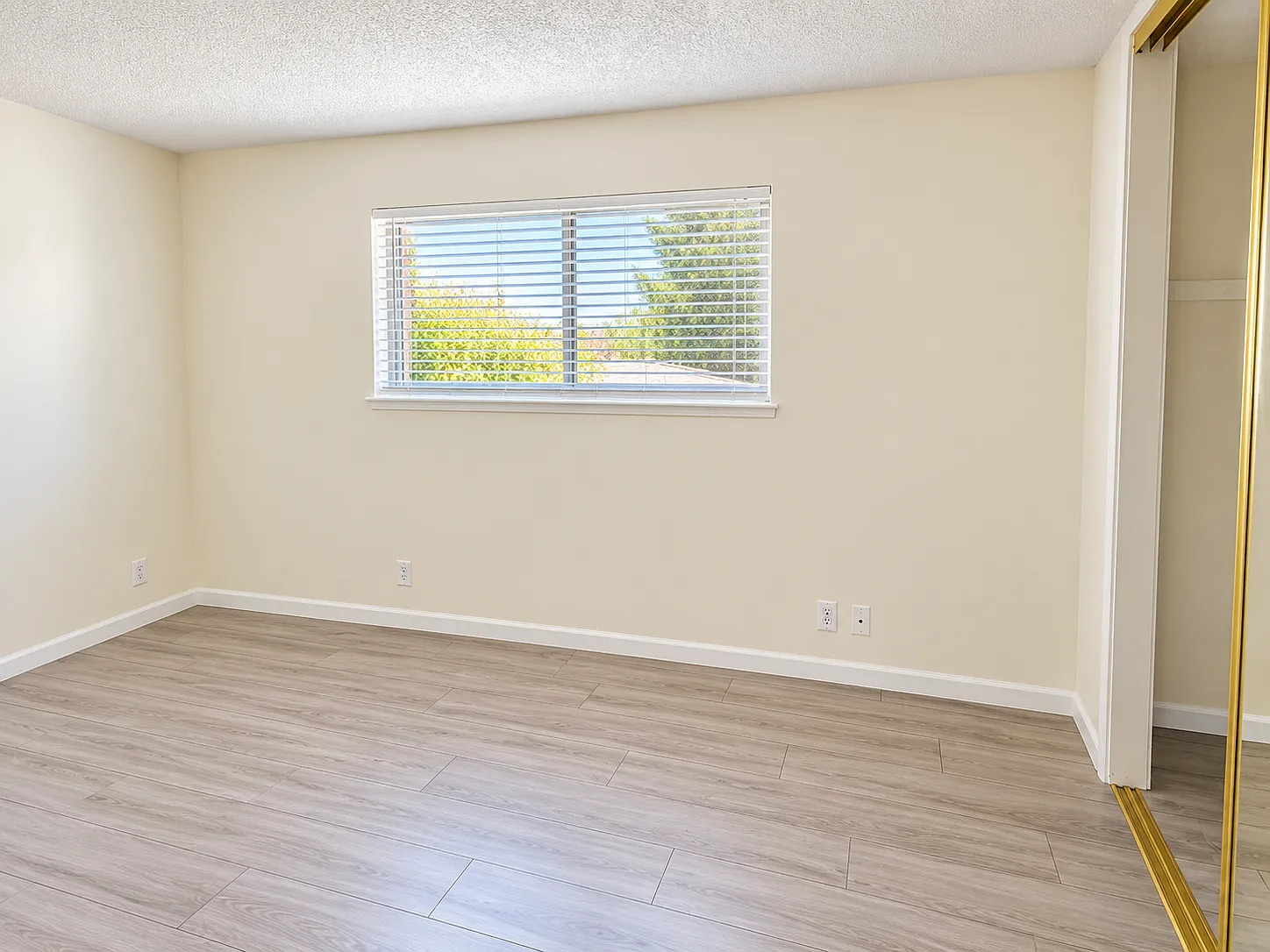 2 bed, 930 sqft, $2,200 — Photo 4