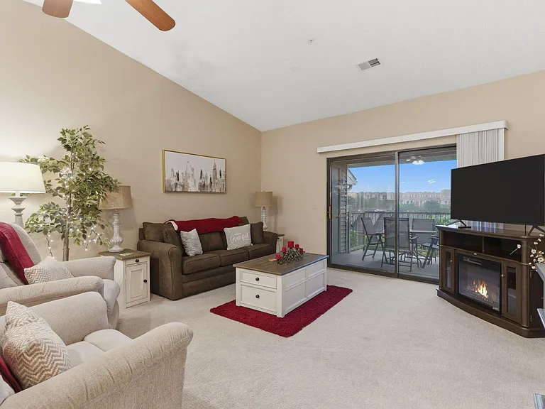 350 S Wildwood Dr #19 — Photo 3