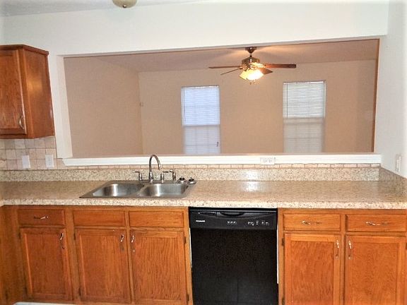3rd image of 302 Holland Ridge Dr