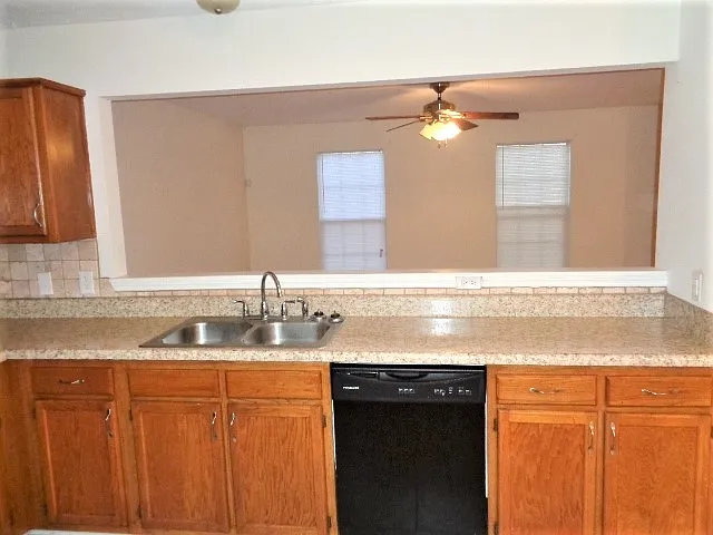 302 Holland Ridge Dr — Photo 3