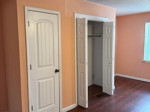 3rd image of 212 Briarcliffe E