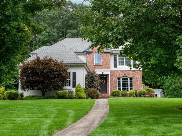 39 Magnolia Ter, Westfield, MA 01085