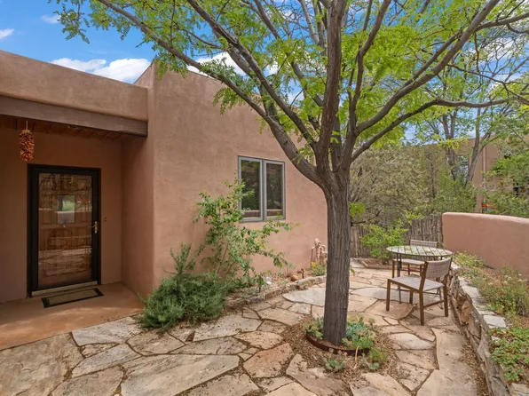 694 La Viveza Ct, Santa Fe, NM 87501