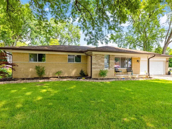 23893 Indianwood St, Clinton Township, MI 48035