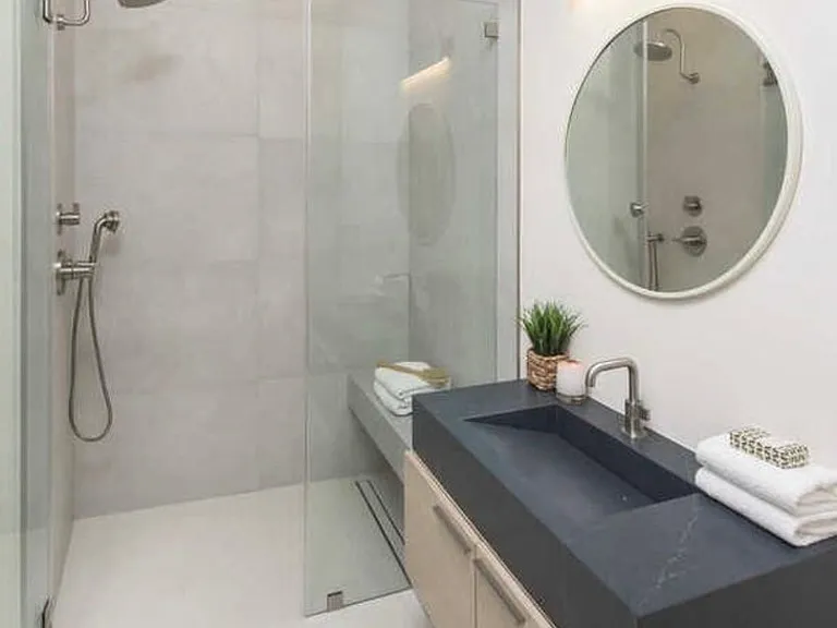 2084 Vine St — Photo 25