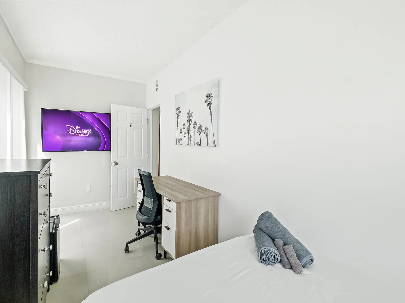4 bed, 1.0 bath, 850 sqft, $1,364 — Photo 2