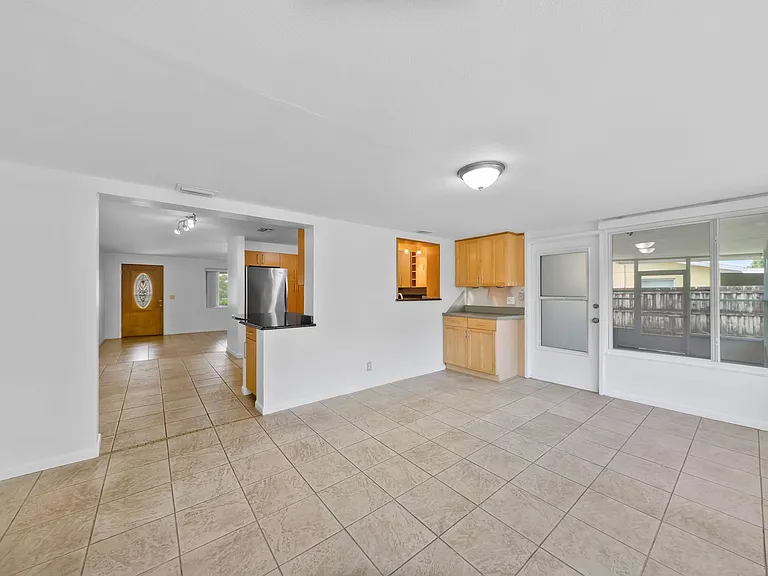 1812 Lady Mary Dr — Photo 23