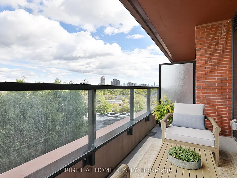 2720 Dundas St W #512 — Photo 7