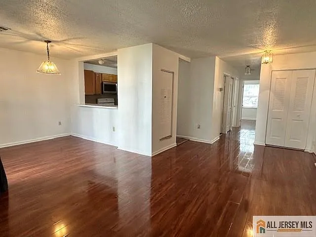 2 bed, 1.0 bath, 908 sqft, $2,150 — Photo 4