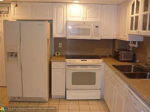 4th image of 3500 Galt Ocean Dr APT 1505