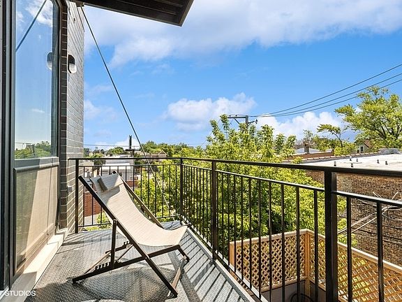 5th image of 2423 W Fullerton Ave #3-G