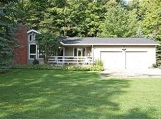 8715 Taylor May Rd, Chagrin Falls, OH 44023