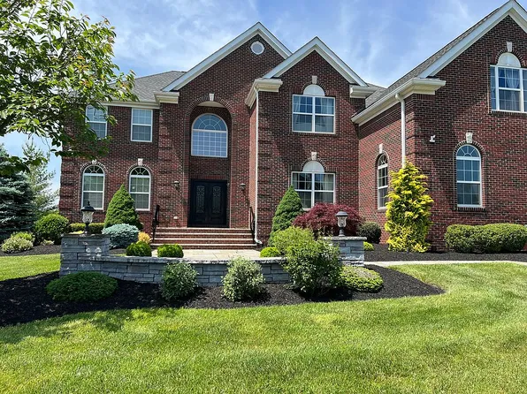 24 Opal Dr, Robbinsville, NJ 08691