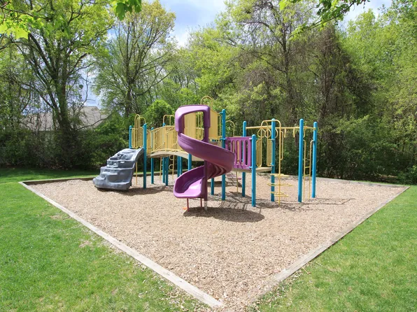 Westgate Apartments, 2-20 Westgate Dr #2T, Woburn, MA 01801