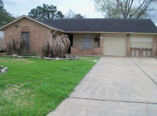 156 Houston St, Angleton, TX 77515