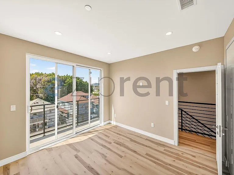 227 N Burlington Ave #1 — Photo 9