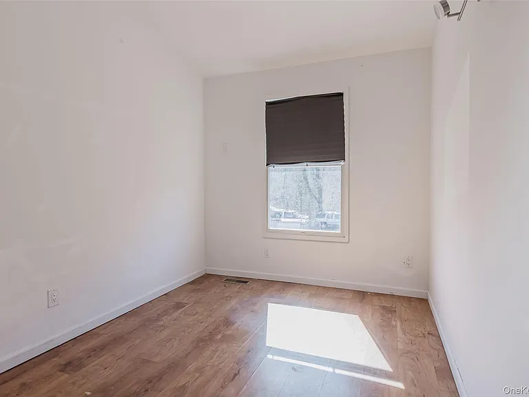 606 E Jericho Tpke — Photo 10