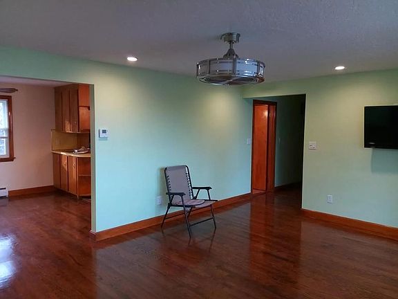 5th image of 33 Doonan St #33
