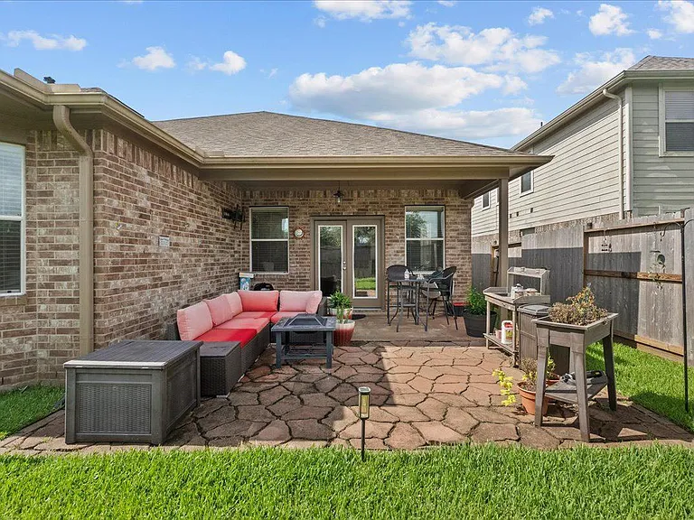 2875 Torano Cir — Photo 26