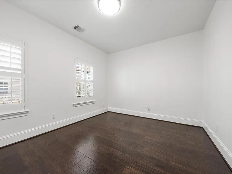 908 Amelia St — Photo 24