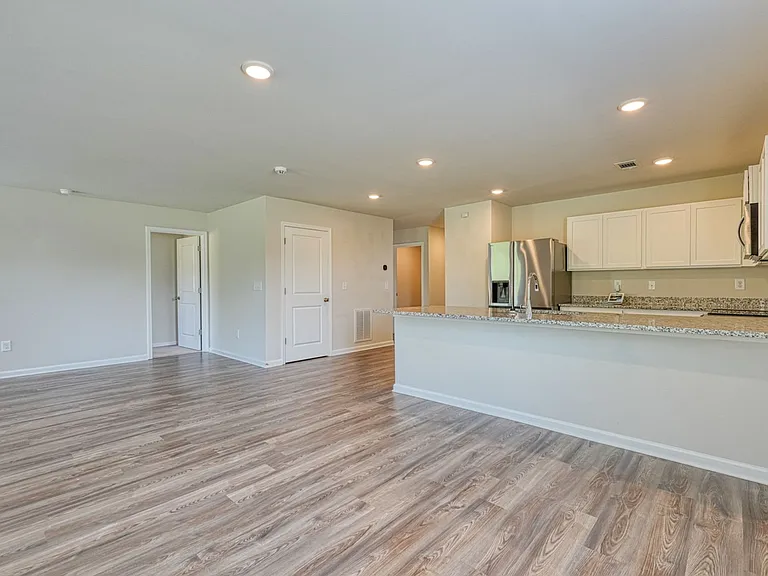 220 Ingleby Rd — Photo 28