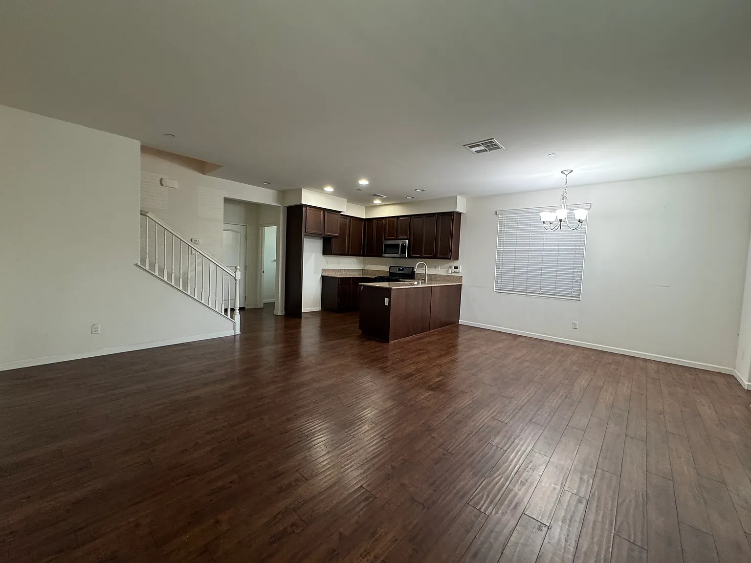 3 bed, 2.5 bath, 1635 sqft, $3,950 — Photo 3