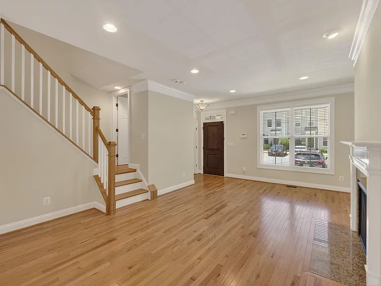 2942 Templehof Ct — Photo 11