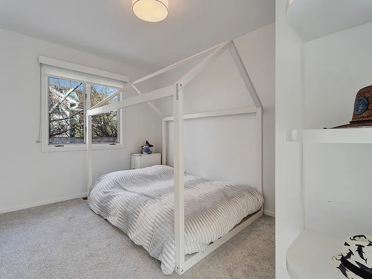 44 Bryan Rd — Photo 11