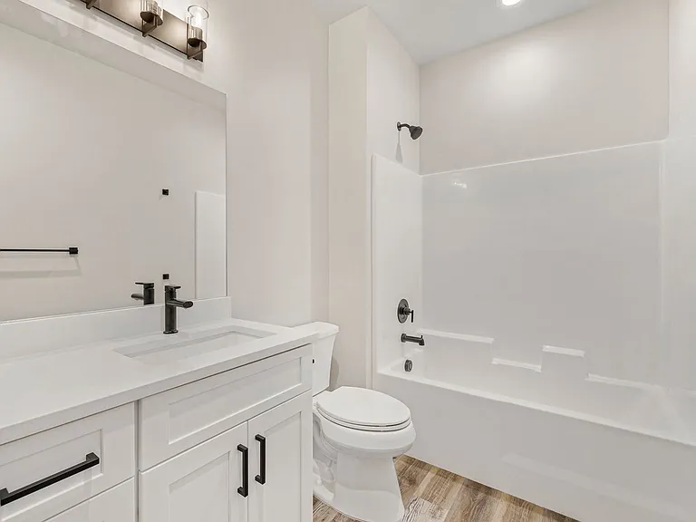 286 E 5 S — Photo 2