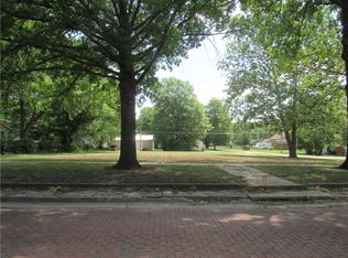 901 N Poplar St, Ottawa, KS 66067