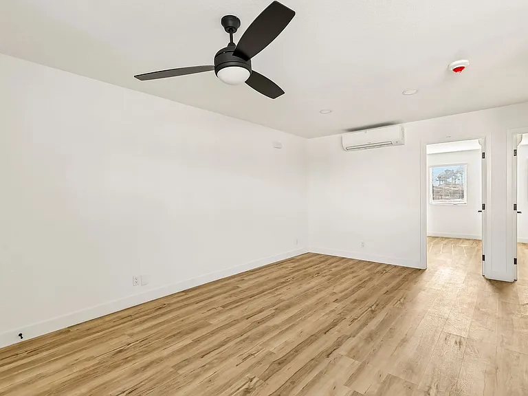 The Crest |NEWLY Renovated Studios, Lofts, 1, 2 & 3 Bedroom Homes Near the Beach — Photo 50