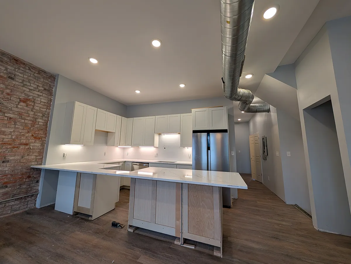 Building Photo - 2239-2241 S Grand Blvd #2241A